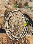 Trīskārtīga Tulsi Kanthi mala kaklarota – dabīga (4 mm)