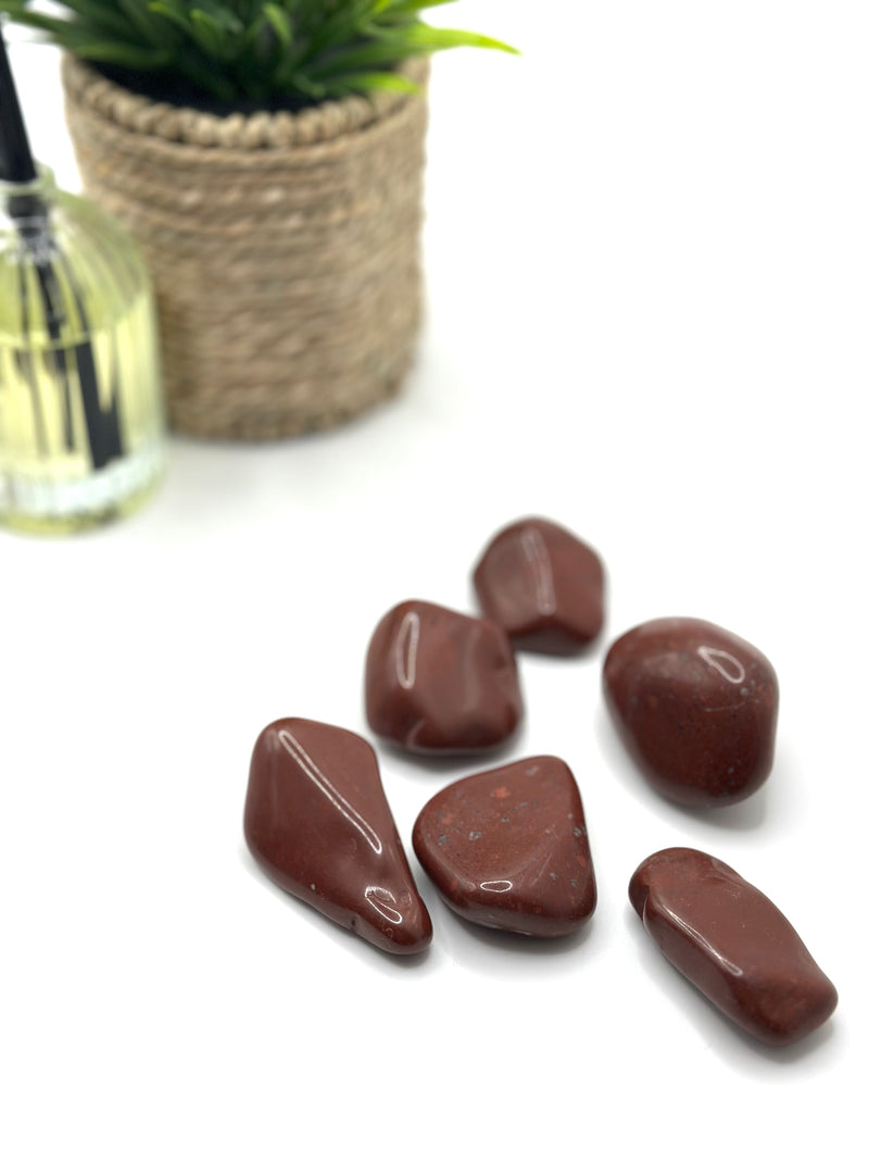 Red Jasper Tumbled Stone – Strength, Grounding & Vitality (±3–6 cm,)