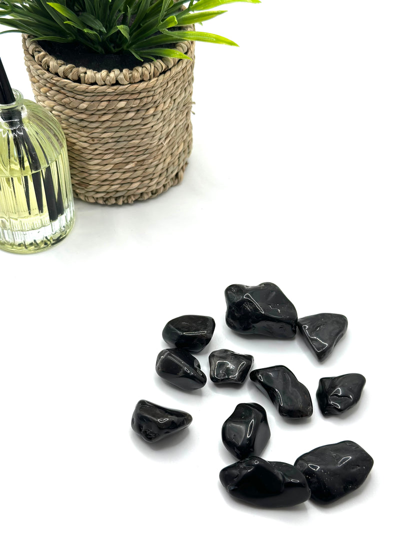 Black Onyx Tumbled Stone – Protection & Inner Power (±2–4 cm)