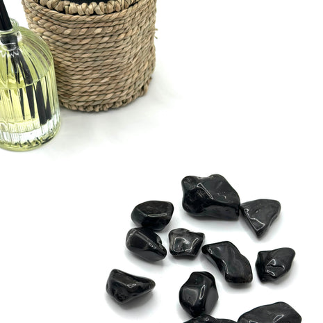 Melnais oniksa akmens – "Aizsardzība un Iekšējais spēks" (±2–4 cm)