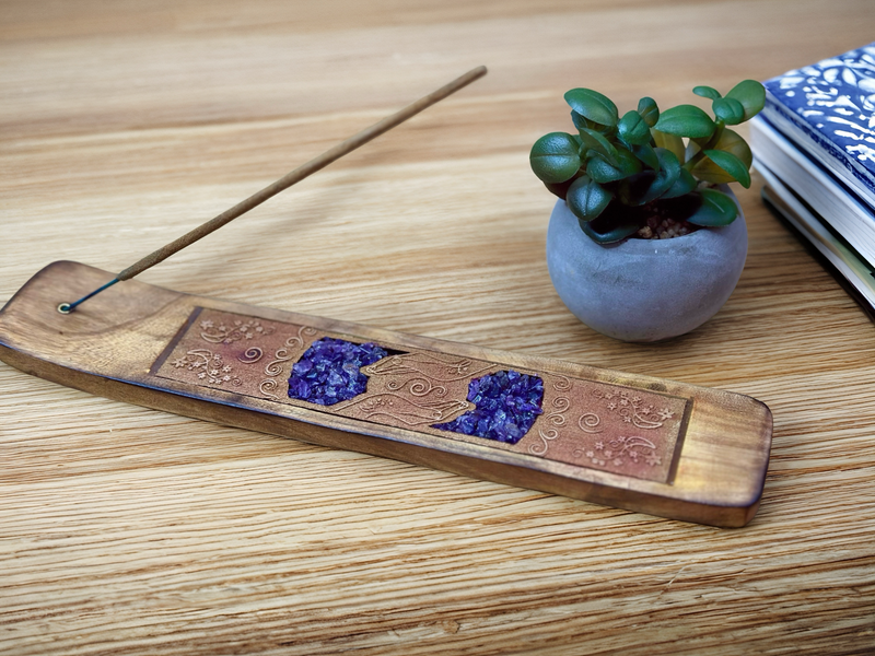 Incense Holder – Healing Hands with Amethyst crystals