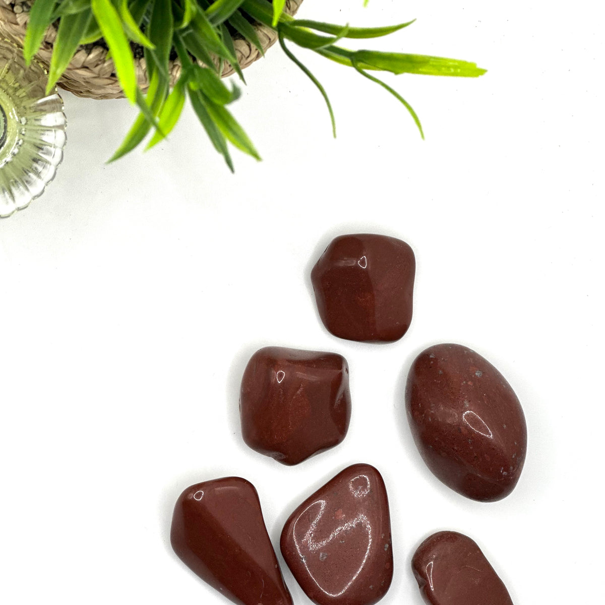 Red Jasper Tumbled Stone – Strength, Grounding & Vitality (±3–6 cm,)
