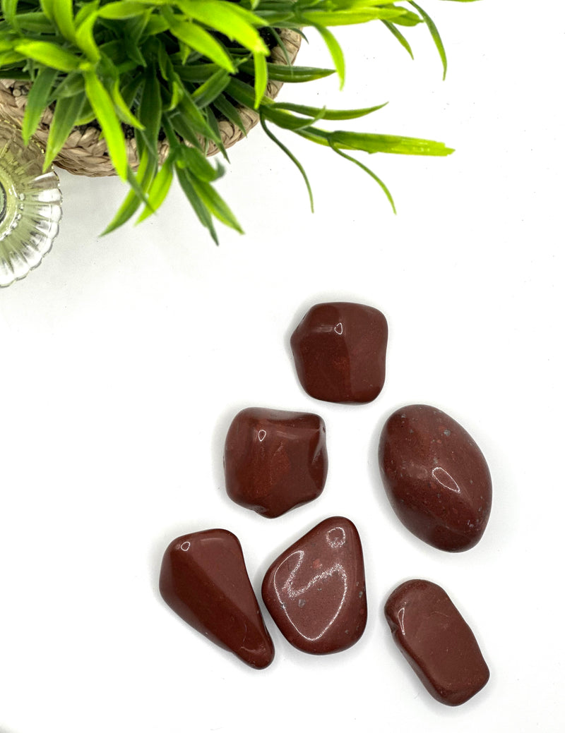 Red Jasper Tumbled Stone – Strength, Grounding & Vitality (±3–6 cm,)