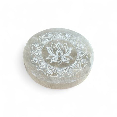 Selenīta uzlādes plāksne – Lotosa mandalas dizains 10 cm