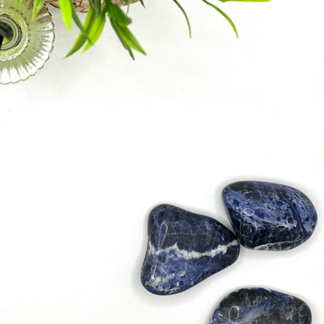 Sodalīta akmens – "Intuīcija, Patiesība un Garīgā skaidrība" (±5–6 cm)