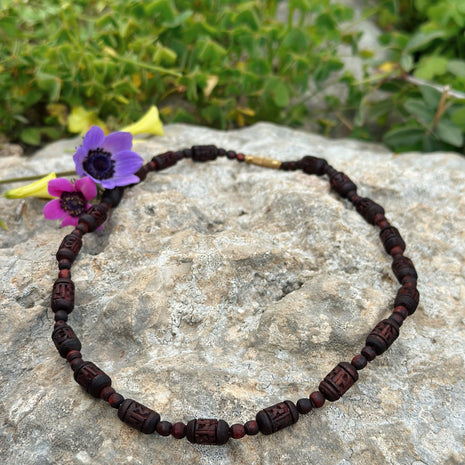 Tulsi Radha Kanthi mala kaklarota – Sarkanbrūna