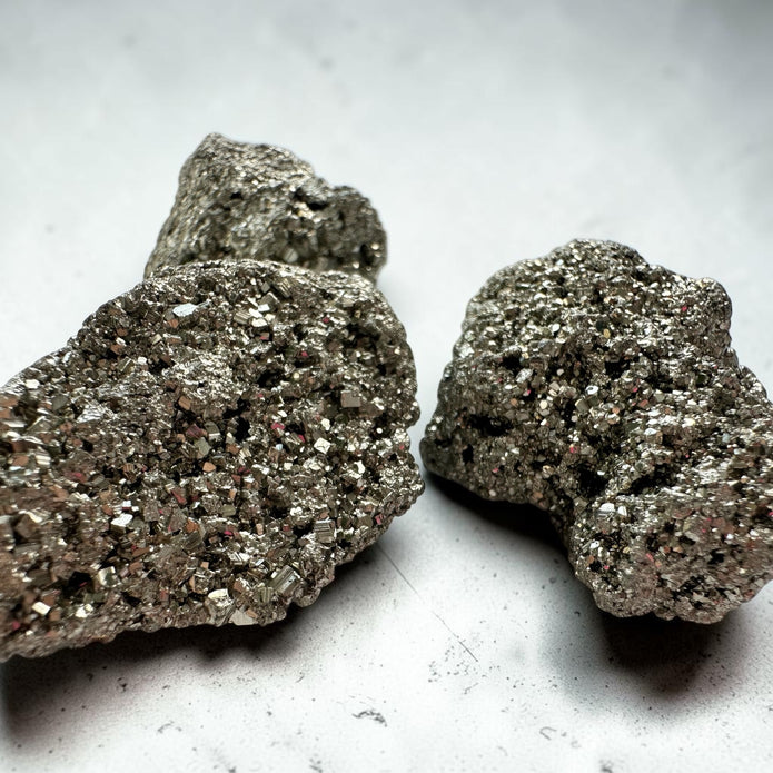 Neapstrādāts pirīts – Pārpilnībai, Aizsardzībai & Gribasspēkam